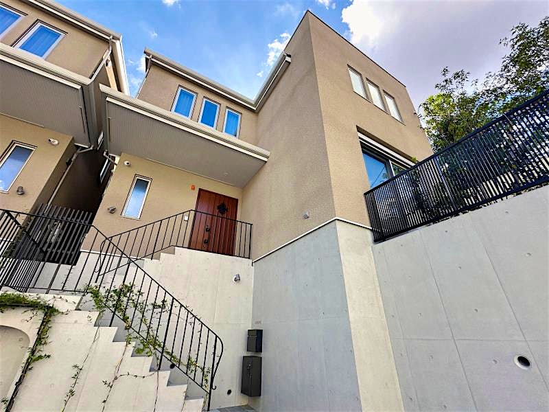 building_exterior2_filename