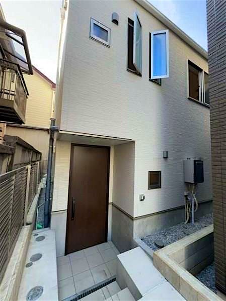 building_exterior_filename