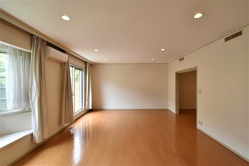 property_interior1_filename