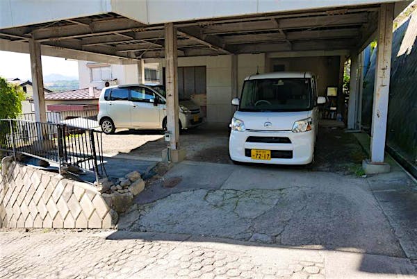 駐車場は約３台