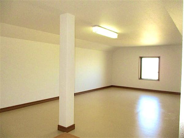 屋根裏収納