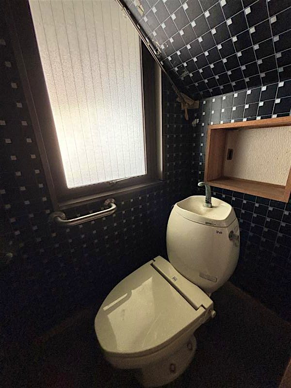 1階階段横トイレ