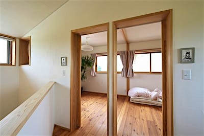 子供の成長に合わせて、二部屋に仕切ることができる子ども室。