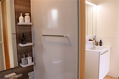 毎日使う水周りは飽きがこないシンプルなカラーでコーディネート。