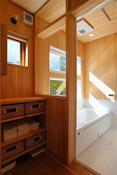 脱衣室の収納もシンプルに、スッキリと。