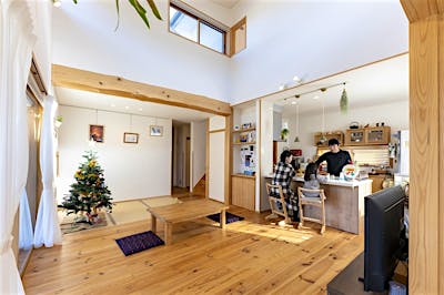 広がり間取りで、家じゅうどこに居ても家族の気配が感じられる。