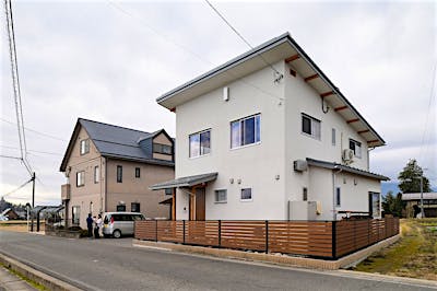 色味はおさえ、シンプルに仕上げた外観。