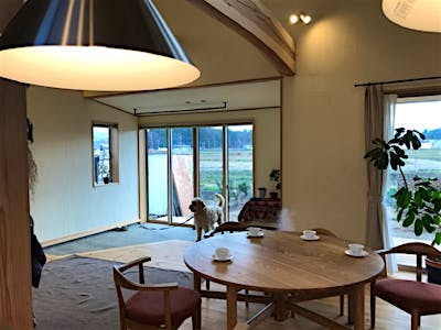 土間サロンは愛犬のためのスペース。ひとつながりだから、寂しくない。