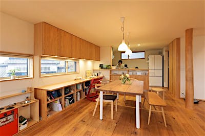 ダイニングは子供たちのスタディースペースにも。