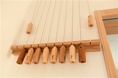 ひと手間工房で1本1本削ったエアパス引き子。家づくりの確かな思い出に。