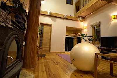 広々リビングは、運動好きの家族のトレーニングルームにも。