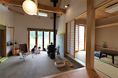 8畳の土間サロンは、いつだって家族の時間の中心。