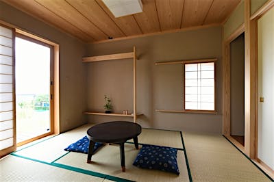 和室は京壁で仕上げ落ち着きある空間に。