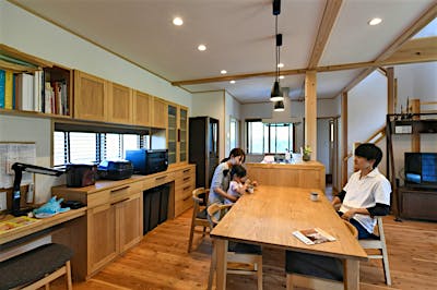 キッチンと並ぶダイニングなら、配膳動線もラクラク。