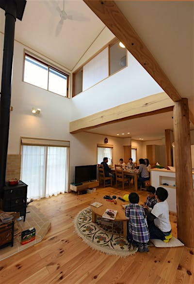 リビング上部は6畳の吹抜け。しっかり光が入る明るい空間に。