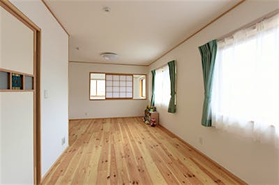 子供部屋は最初はオープンに。これだけ広ければ、のびのび走り回れる。