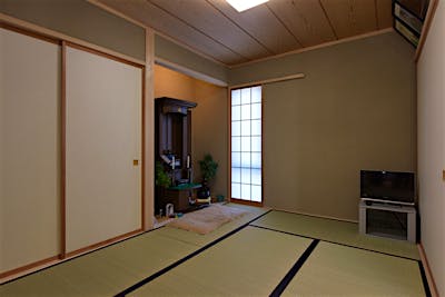 和室は京壁と杉敷目天井で仕上げた、和の空間。