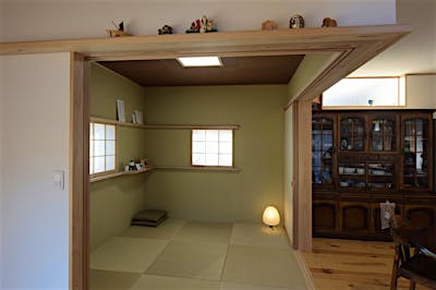 和室は角の柱を無くし建具を引き込んだオープンな空間。