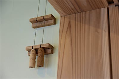 手作りのエアパス引き子はご夫婦の力作。ふくろうを一匹ずつ、丁寧に手彫りした。 