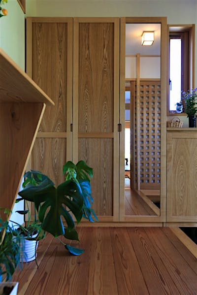 大容量の玄関収納も、地元の家具屋さんにオーダーした。