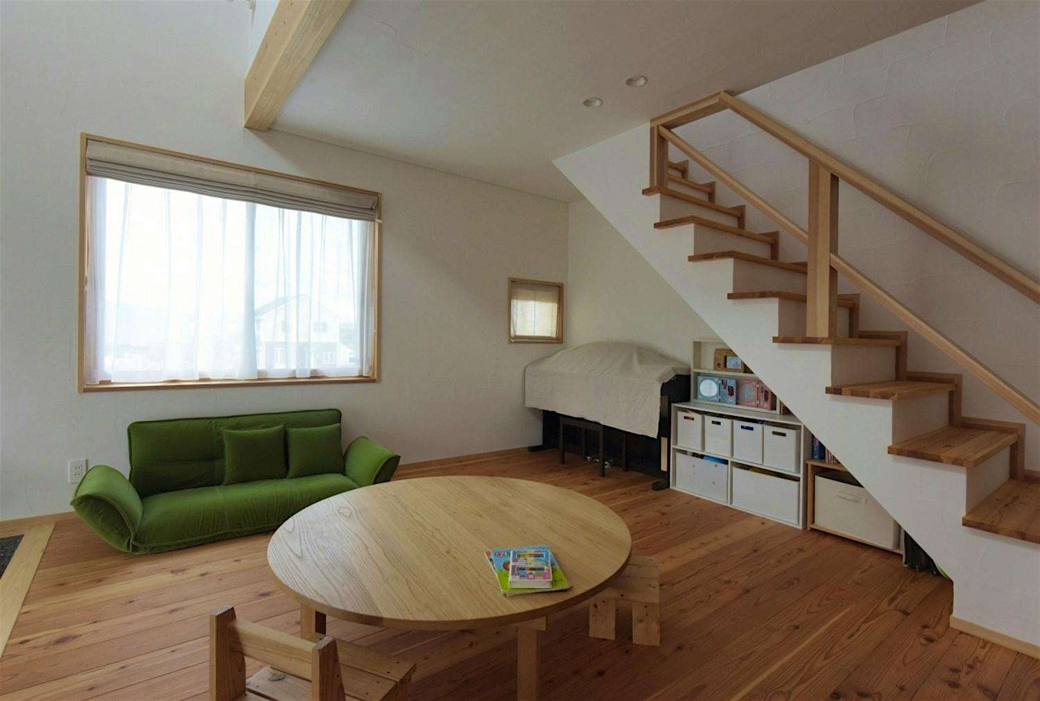 無駄を排除したシンプルな空間を理想としたS様邸の家づくり。珪藻土の白を基調としたスッキリした空間となった。