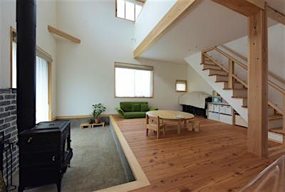 リビング土間で外との距離が近づく。お子様は自主的に庭の水やりをしてくれるそう。