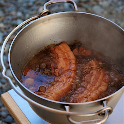 この日撮影に伺うスタッフの為に下ごしらえして下さった煮豚。ごちそう様でした。