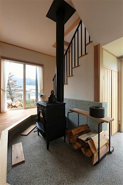 階段下も収納として余すことなく利用。 