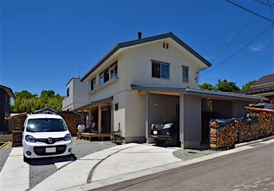 車好きのご夫婦がこだわったビルトインカーポートと外交プラン。