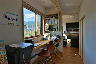 ダイニングからアクセスするスタディーコーナー。リビングからも離れているので集中できそう。