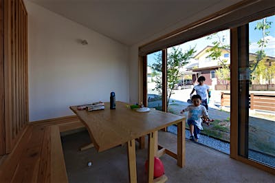 土間サロンなら汚れても気にならない。我慢するストレスなく、ありのまま、のびのび過ごすことができる。