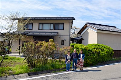 築200年以上の土蔵と調和する外観を目指した。