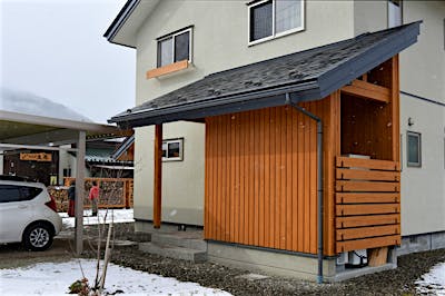 外収納の一部は給湯器や室外機置場に。