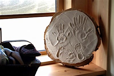 選木ツアーの切り株に、家族の手形（駒ケ根市T様）