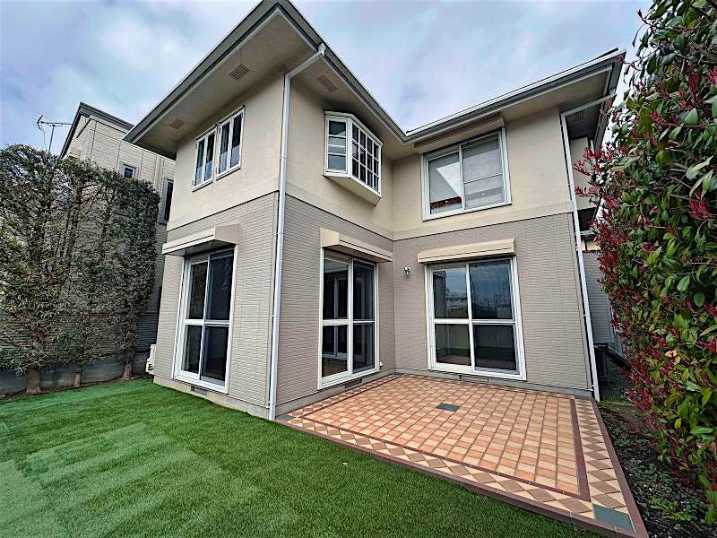 building_exterior_filename