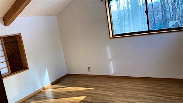 2階洋室（東側）