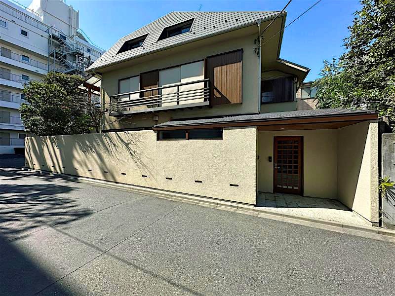 building_exterior_filename