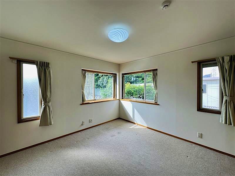 property_interior2_filename