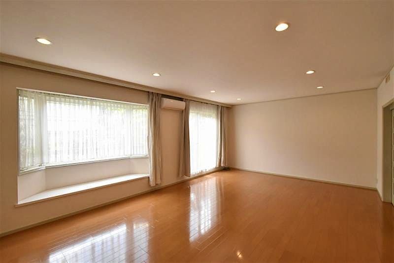 property_interior2_filename