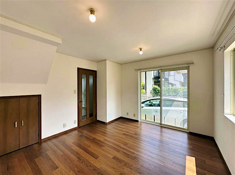 property_interior1_filename