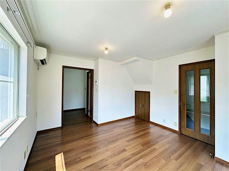 property_interior2_filename