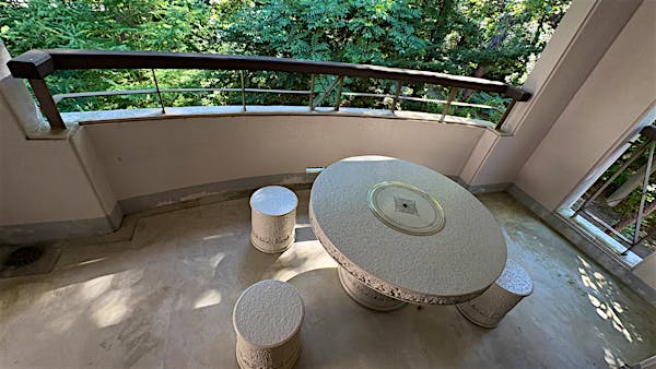 バルコニーで涼を楽しむ