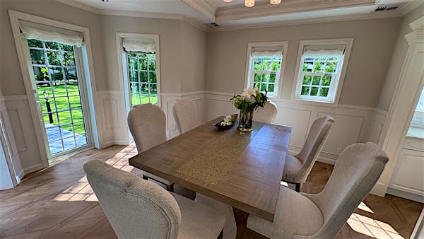 約9.3帖のダイニングは、陽の光に囲まれているよう