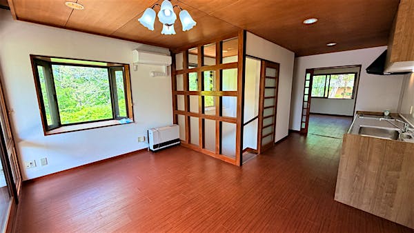 2Fのダイニングキッチン。東西南北の4面採光。
