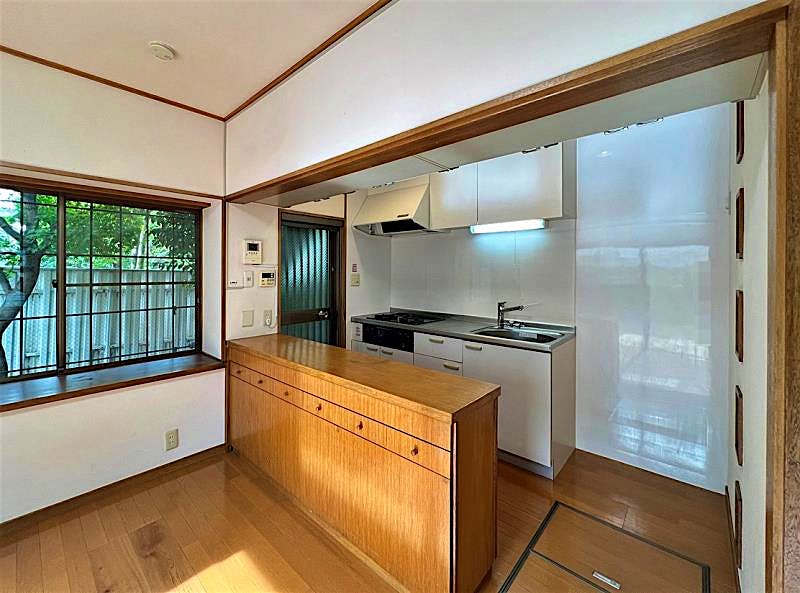 property_interior2_filename