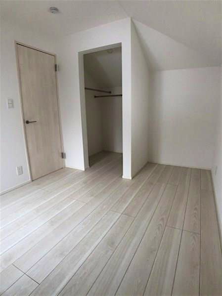 property_interior2_filename