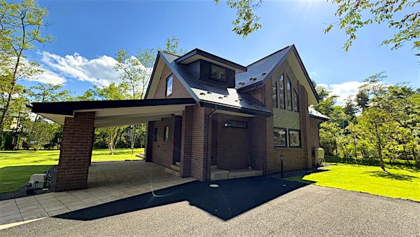 アプローチ側から見た外観