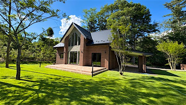 庭側から見た外観