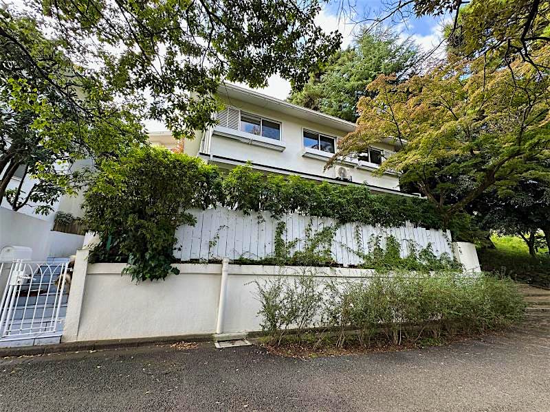 building_exterior_filename