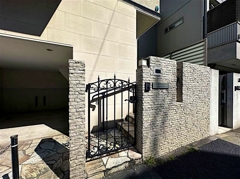 building_exterior2_filename